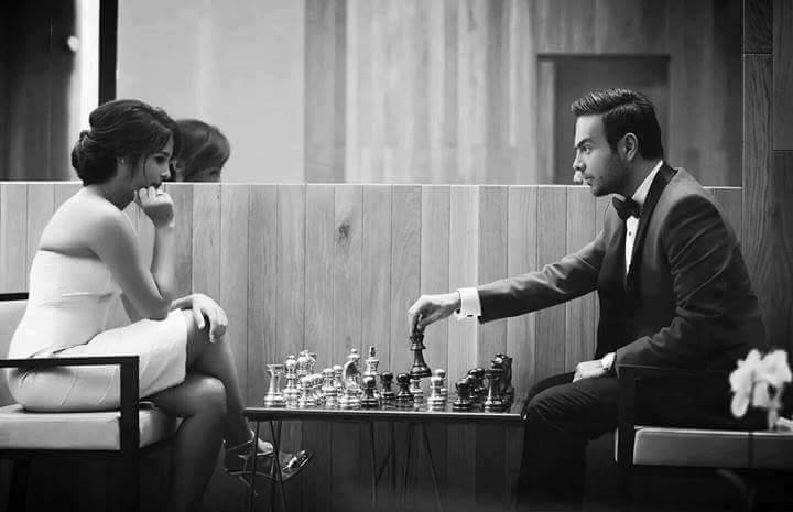 #المرأة : إما كيد عظيم ، أو حب عظيم ! . وأنت من يحدد أيها #الرجل ، فإن مكرت بها مكرت بك ، وإن أحببتها عشقتك .