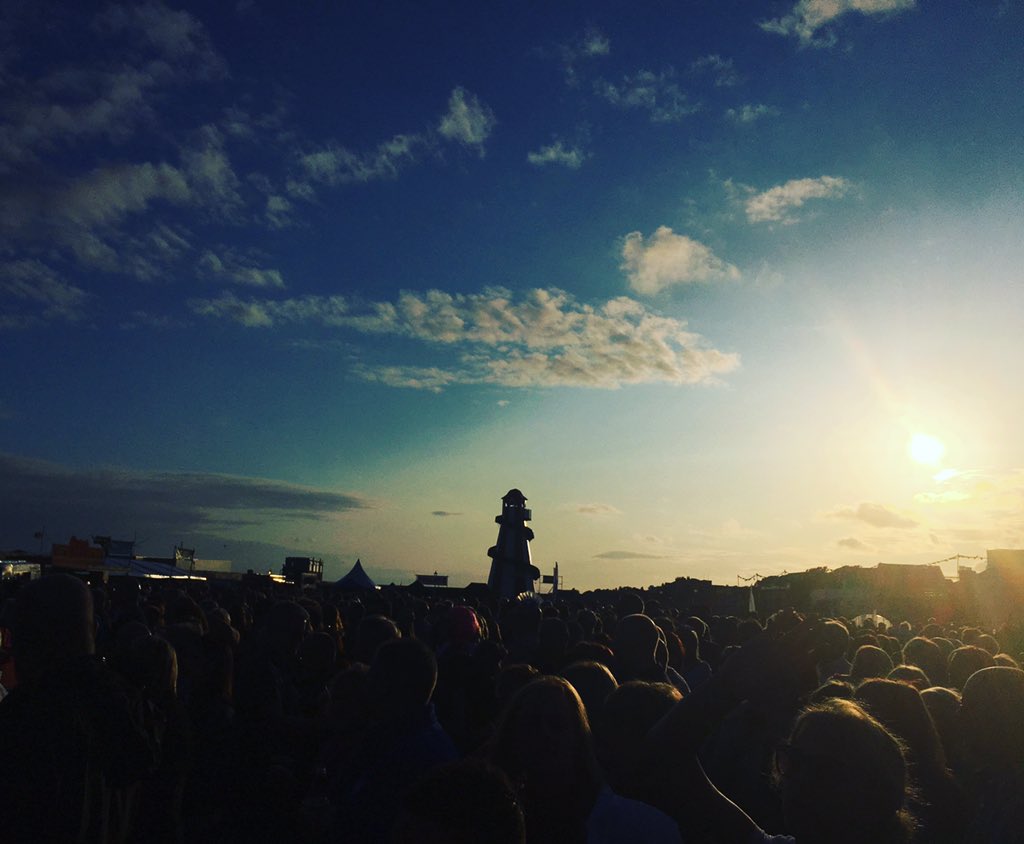 Gosia_Xxx's tweet photo. Beautiful sunset over Lytham...π#lythamfestival #lythamprom #lythamfest #lancashire https://t.co/FVvZMJsGGj