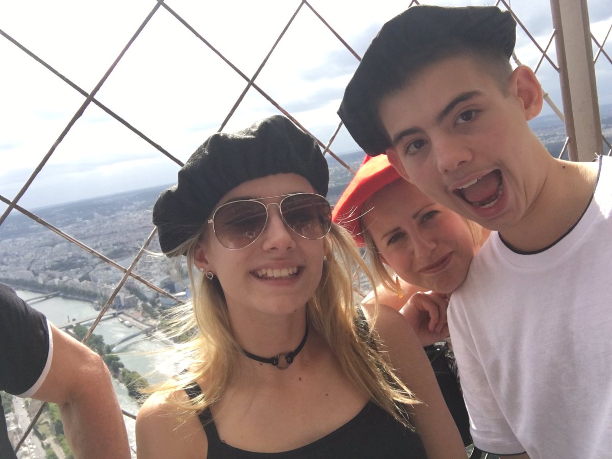 MinnsAmanda's tweet photo. #Paris I Love You 😍 @LaTourEiffel with @beckkyyym #AmazingDay #LifeTimeWish #MoustacheAndBeret https://t.co/s3NPKTXjSh