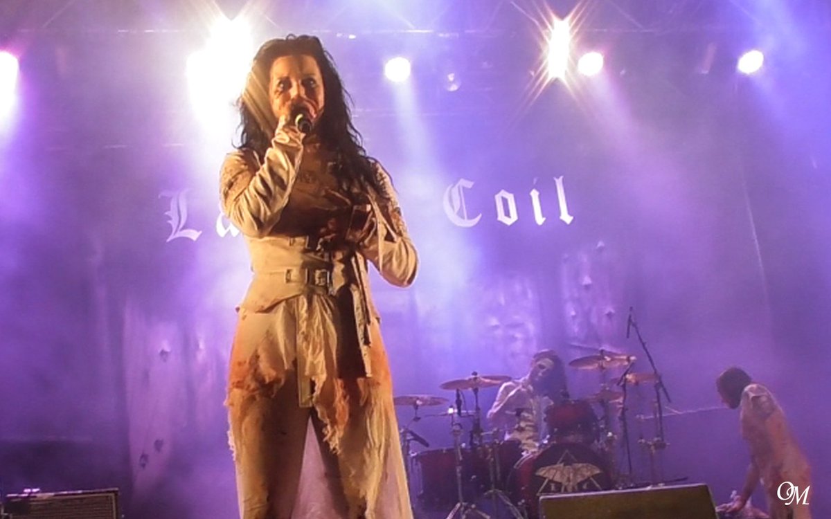 OrnyOnirica's tweet photo. Adrenalina alle stelle con i @lacuna_coil al #FilagostoFestival!
#LacunaCoil #CristinaScabbia #AndreaFerro #Maki #RyanBlakeFolden #DDLacuna https://t.co/wsti2u0o3W