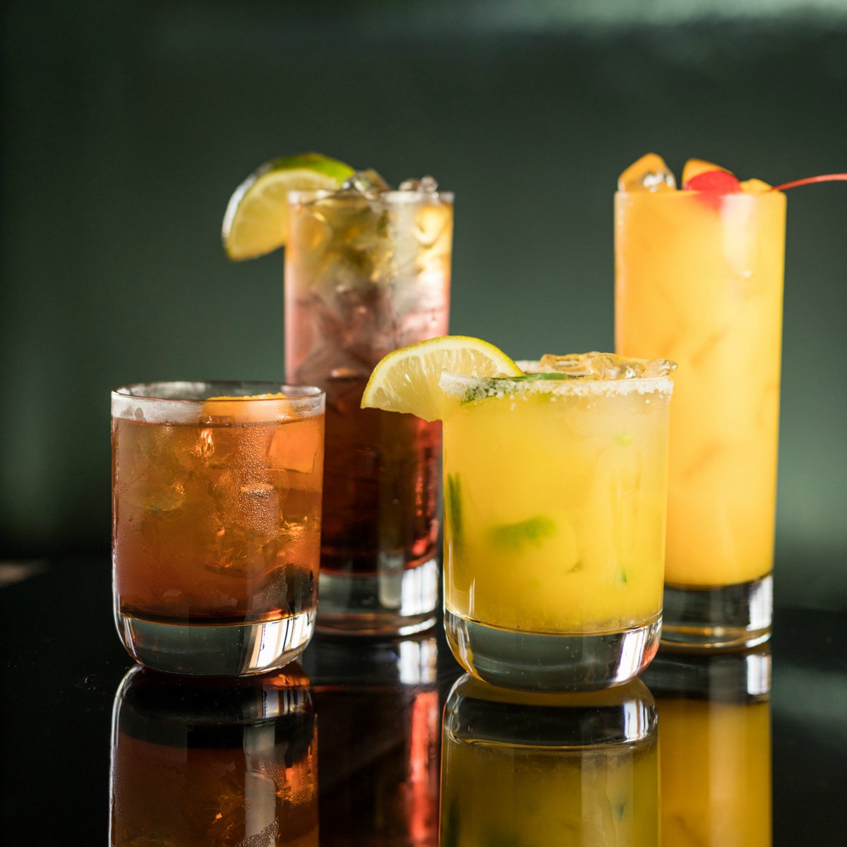 Fridays: from zero to thirsty real quick! Whispers Lounge: bit.ly/2vcsRc2 #cdamemories