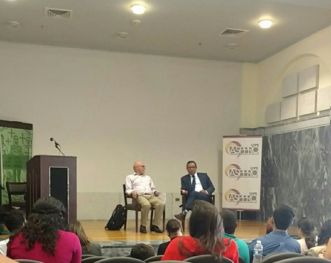 Briham3CruzQ's tweet photo. Foro: Cobertura de las políticas de Trump y su impacto para América Latina.
#COPE2017 #SemanDeLaPrensa #asppro https://t.co/XhDJcWi4ei