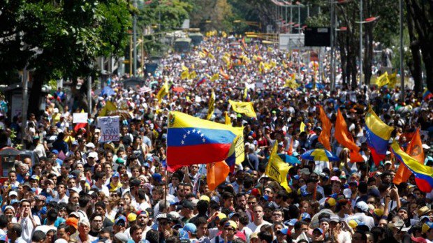 Por el pueblo venezolano,toda mi solidaridad para quien en Venezuela está contrastando la dictadura chavista de Nicolás Maduro #SOSVenezuela