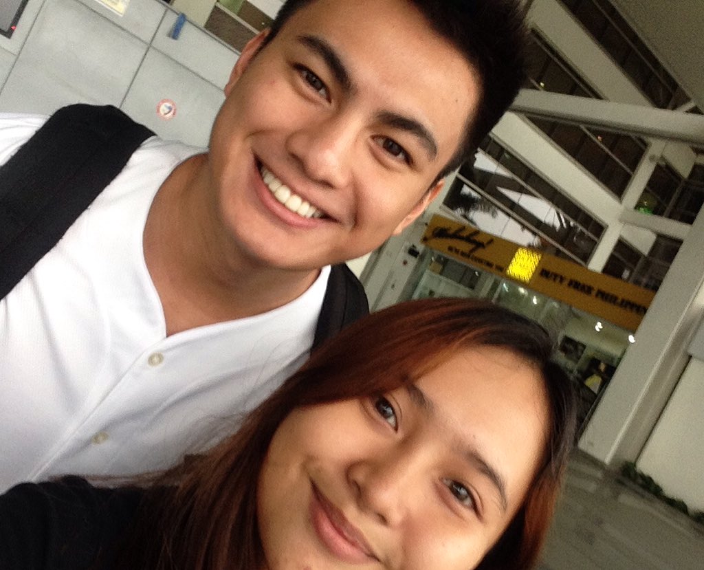 itselaaaaine's tweet photo. Labanan ng eyebags with @Itsanjodamiles 😂 https://t.co/KdMoRuTIOT