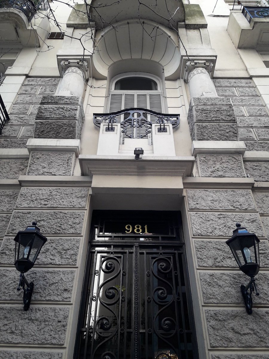 CecidePalermo's tweet photo. Gloriosa #BuenosAires #calleArroyo #Retiro #arquitectura #edificios #puertas #balcones #árboles #invierno
@ferraribsas https://t.co/hqptb2OKyc