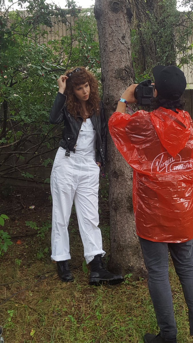 umusic's tweet photo. The lovely #GraceMitchell gets into photo shoot mode at #Osheaga 📸🎬 https://t.co/LRPNbOPfvG