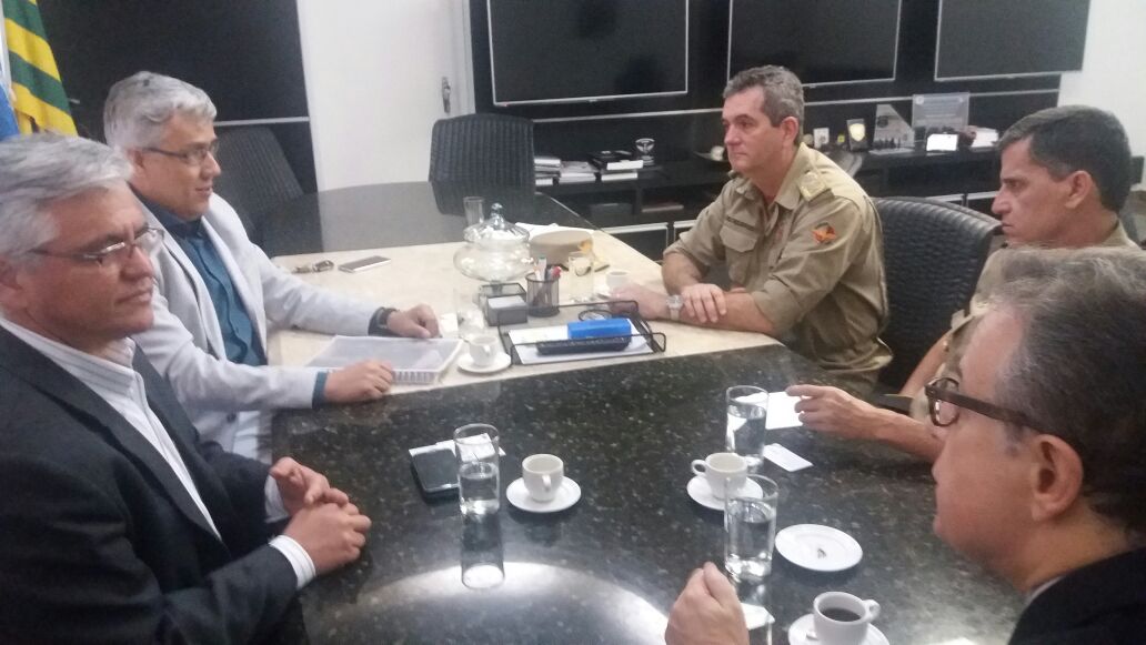 Rmtcgoiania's tweet photo. Segurança no transporte público coletivo é discutida em reunião com SSP-GO. https://t.co/6l9Tz7zG9G @sspapgo #RMTC #SSPGO #Segurança https://t.co/R3b6e4uTI8