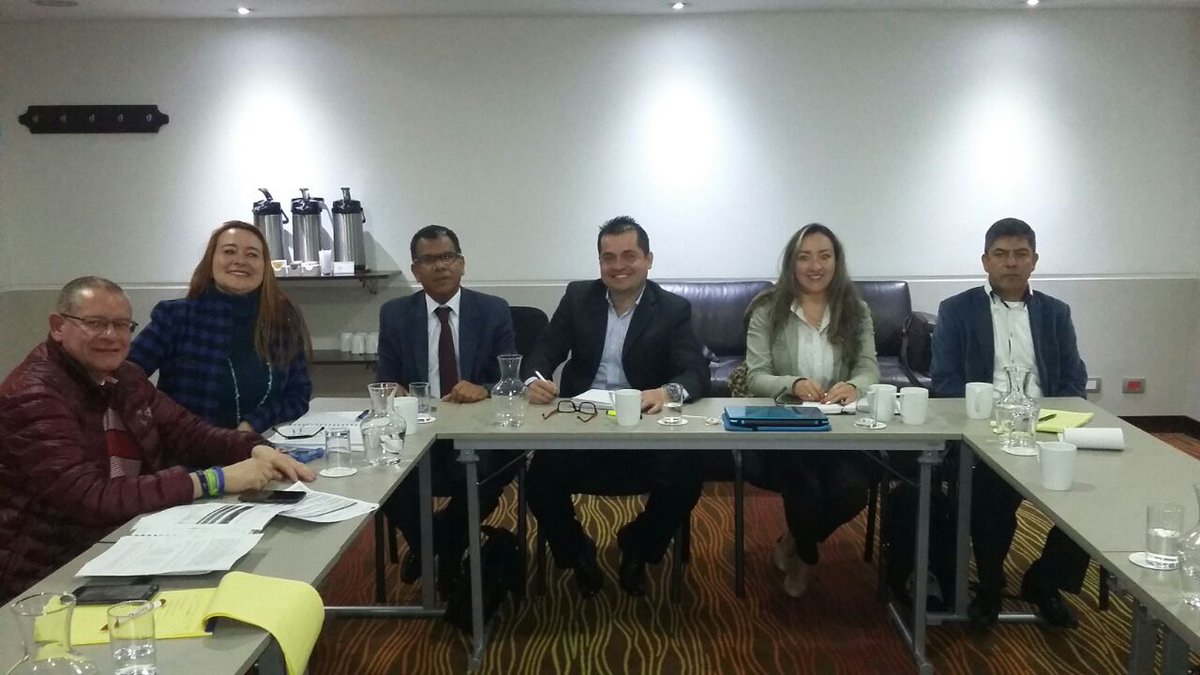 sophyeo19's tweet photo. #PliegosUneb2017 UNEB instaló el día de ayer mesa de negociación en Citibank. Vamos por mejores condiciones laborales. Afiliate a UNEB!!! https://t.co/FycKzL35FX