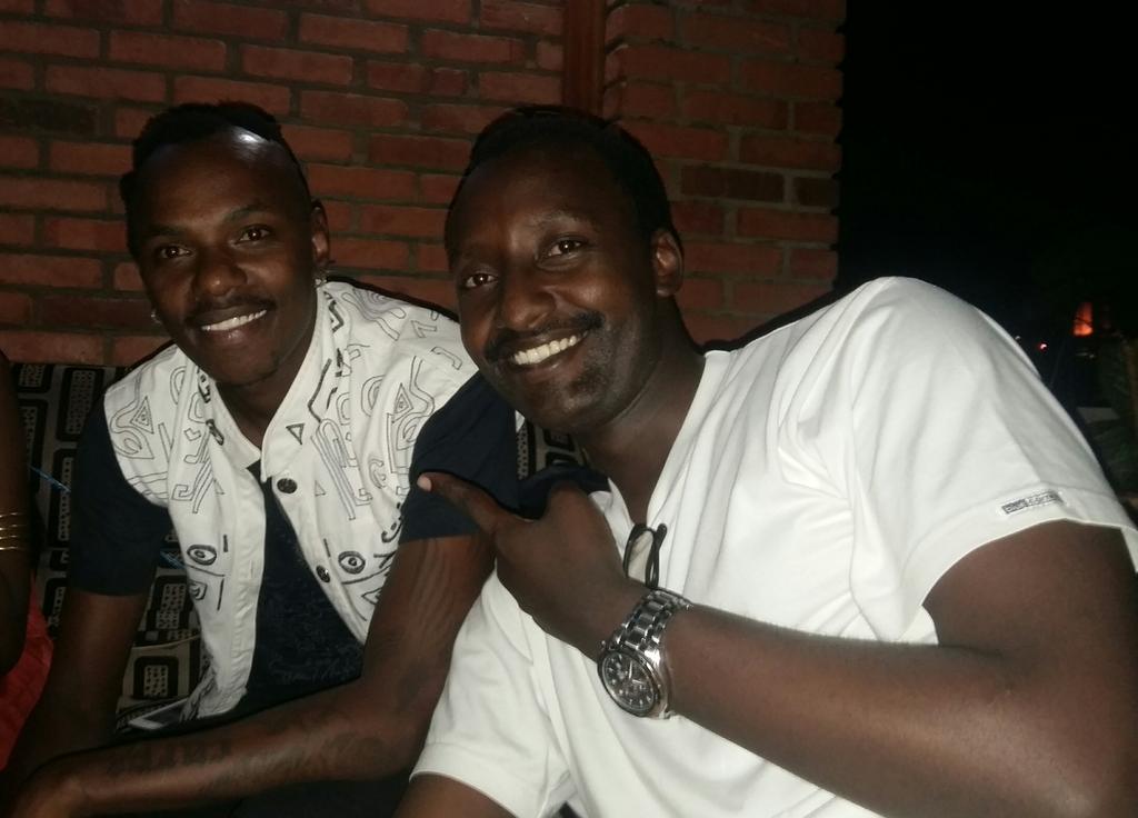 pacifiq1's tweet photo. Chilling with @eric1key NGANGARE RIGHT NOW at @discoverhostel. My fav ARTIST and BLOGGER  in #Rwanda https://t.co/Vrb8i1nnU4