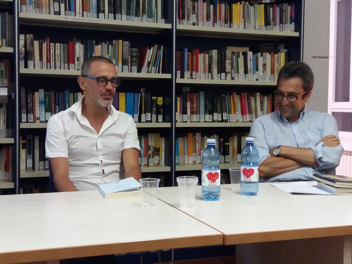 annapisapia's tweet photo. Al @sanlorenzofest @massimocanuti dialoga con Roberto Valenti parlando dei personaggi del suo romanzo pubblicato da @EdizioniEO https://t.co/hjqm4a6YFt