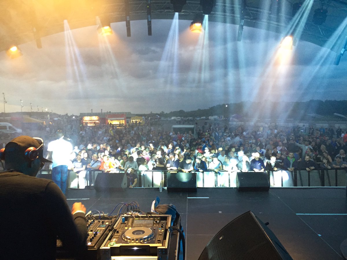 djrichiedon's tweet photo. Right now @DJPiedPiper @1MCDT tearing @SantaPodRaceway #USC2017 ๐ฅ๐ฅ๐ฅ๐ฅ@djrichiedon #snapchat #insta #djrichiedon https://t.co/UTgo130Z99