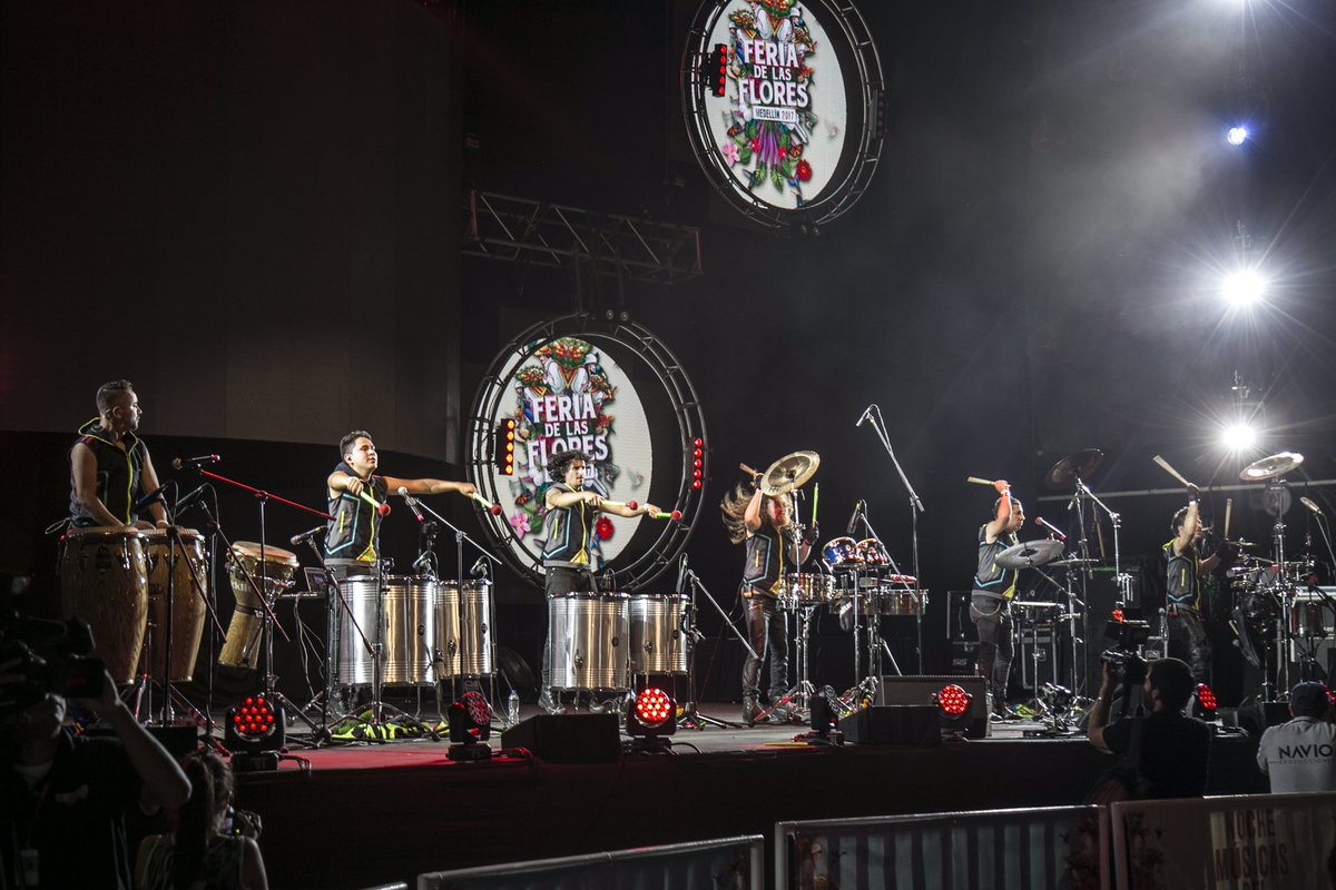 tomback_ec's tweet photo. Las mejores fotos de nuestro show en @FeriaenMedellin junto a @ProvidenciaCol @lasantacecilia @Manuelmdrano https://t.co/NCuWYaxiKP