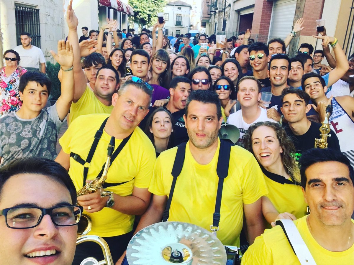 charangabarra's tweet photo. Ambientazo en @HerreraCityHP !!
Mañana nos volvemos a ver... 😜 https://t.co/SdA0zEpUxL