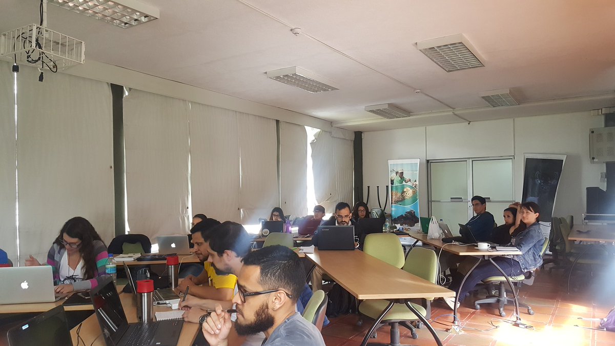 frogsicles's tweet photo. Day 4 Quito RADseq workshop: our students are hanging in there.. @david_salazarv @patitepui #latinherps #tenfe #Genomics https://t.co/845O0Ud6ht