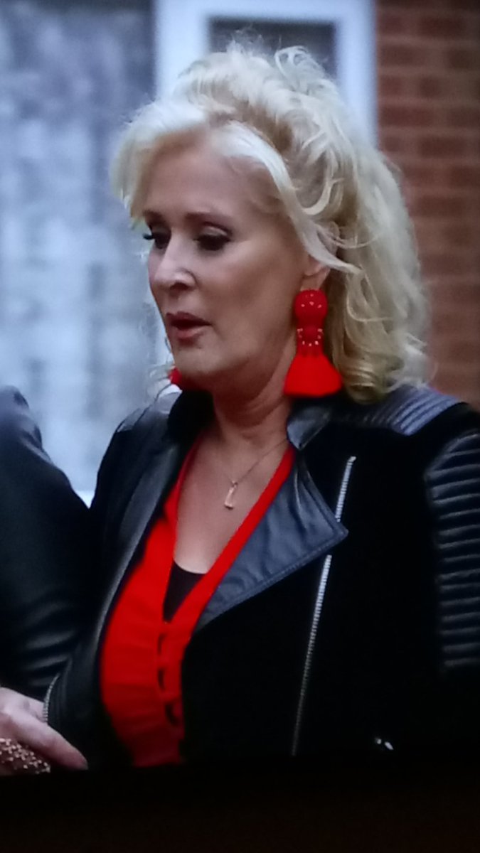 MrsDebraD's tweet photo. What's this @EmmaMillard fashion advice from Liz McDonald? @chrismillard78 https://t.co/CA4Di7WVNH