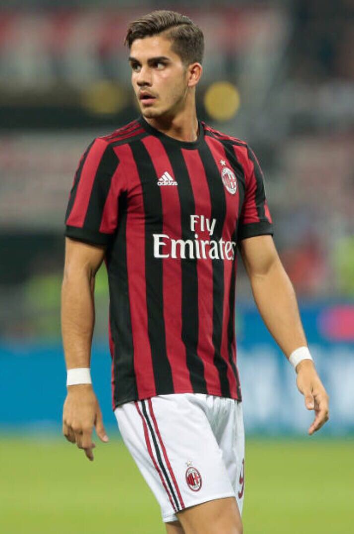andrevsilva19's tweet photo. Great win yesterday! 💥⚽️🙌🏼#weareacmilan https://t.co/hKsxqwhFZf