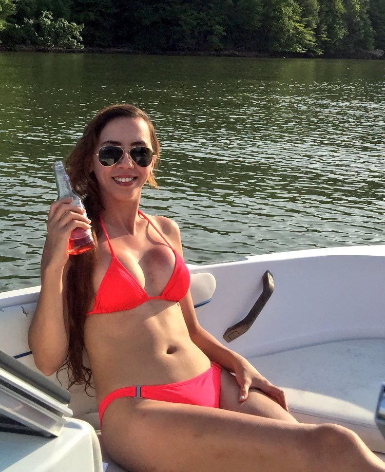 travelandfish's tweet photo. #FridayFeeling is always good when #boating #lifeisgood #wanderlust #lakelife #FunFactFriday #bikinilife #weekend https://t.co/E9fQXbNo0I
