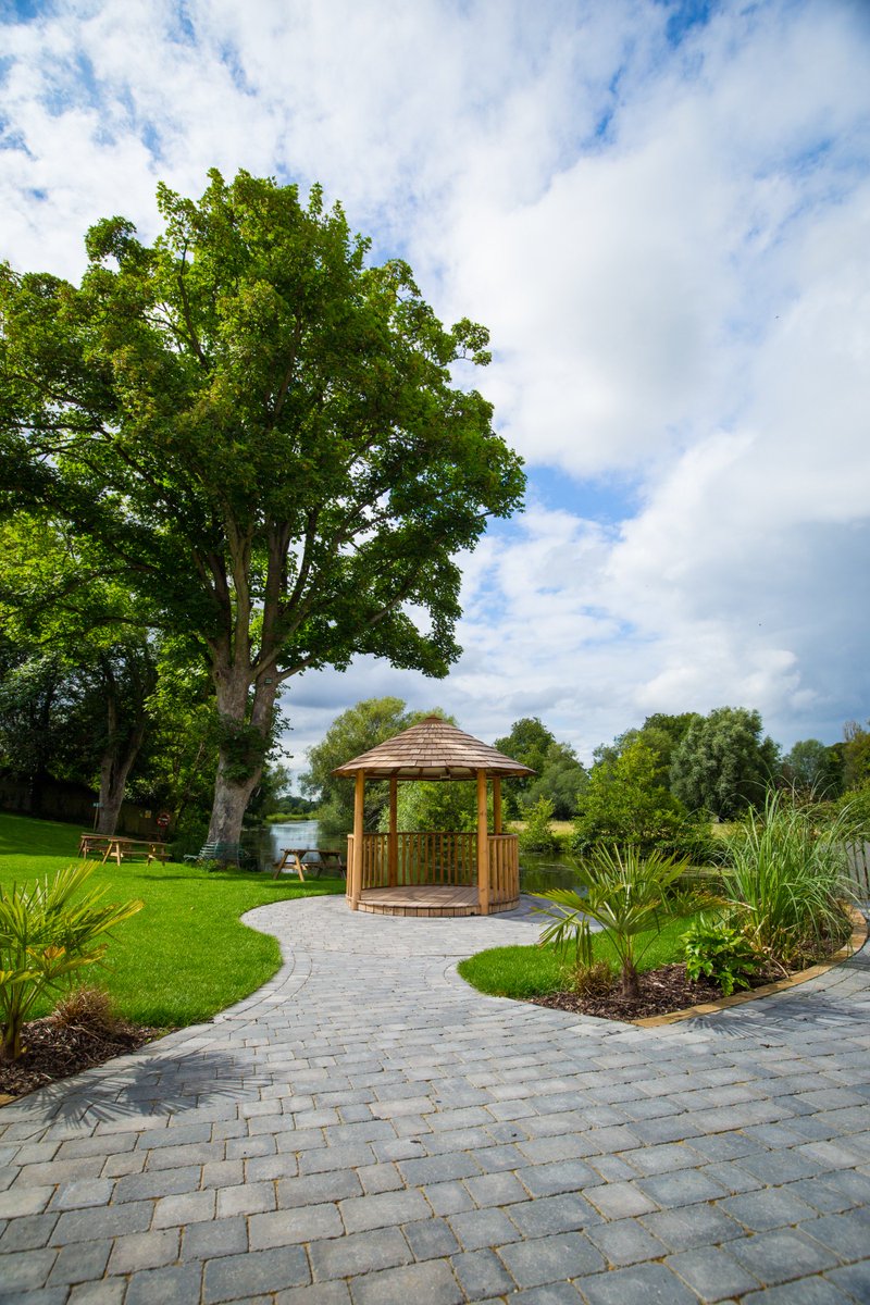 markbastick's tweet photo. New Courtyard @LegacyRoseCrown is looking great - a fab venue for wedding's in Salisbury #wedding #weddingvenue #weddingphotographer https://t.co/3tio22WNnJ
