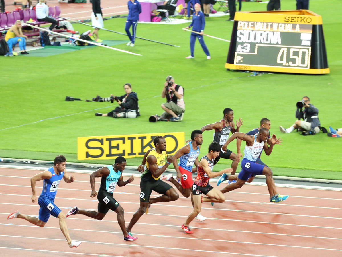 Check the shoes! ❤️