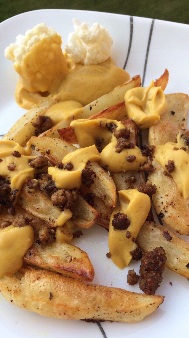 KaylaMacgee's tweet photo. Queso Burger Fries https://t.co/8eBo8Jw1Jt https://t.co/4jf8HFbFvX