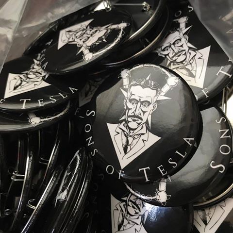 XaosPublishing's tweet photo. There will be more than just our book at @Gen_Con - booth #2857 :D Mail delivery is my favorite part of the day right now. #Mechanika #tesla https://t.co/UFI2lvPWYM