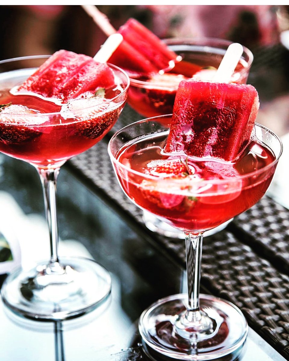 Gina_Sahota's tweet photo. Did you say #longweekend ? Cheers! βππ₯ #vancouver #canada #cheers #popscicles #frose #drinks https://t.co/9knM7Bv8Zs