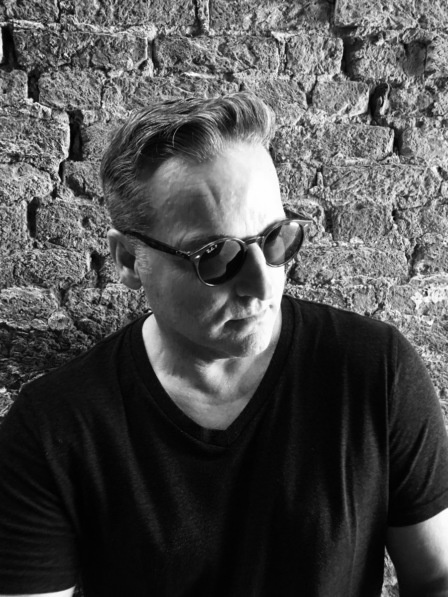 DScottwrites's tweet photo. Join us on Instagram @davidscottwrites as we shaken, awaken thru the power of print and pen #WordsOfWisdom #WritersLifeChat #FridayFeeling https://t.co/hkn8yjlGA4
