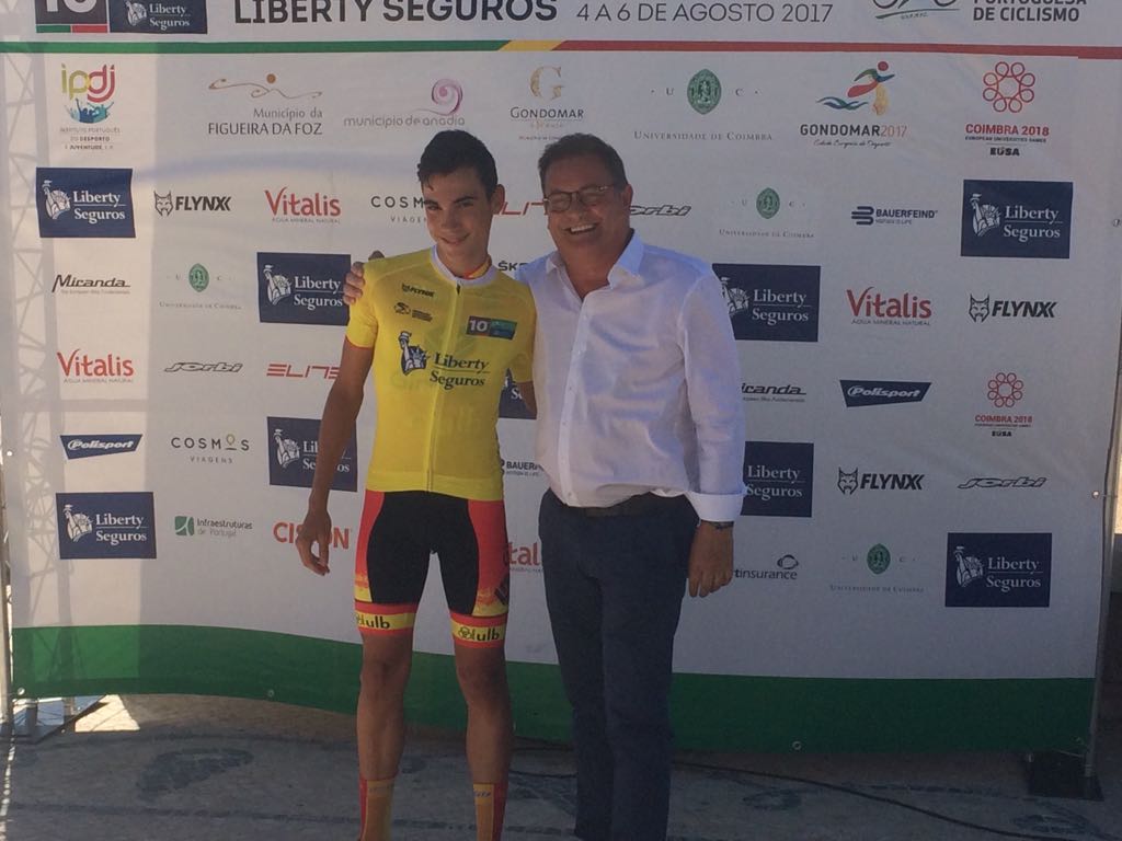 Juan Ayuso lidera la <a href="/VoltaPortugal/">Volta a Portugal</a>  cadete y el <a href="/GimenezTeam/">GimenezGanga-primoti</a> comanda el premio x equipos 
 diarioinformacion.com/deportes/2017/… <a href="/fciclismocv/">fccv</a>