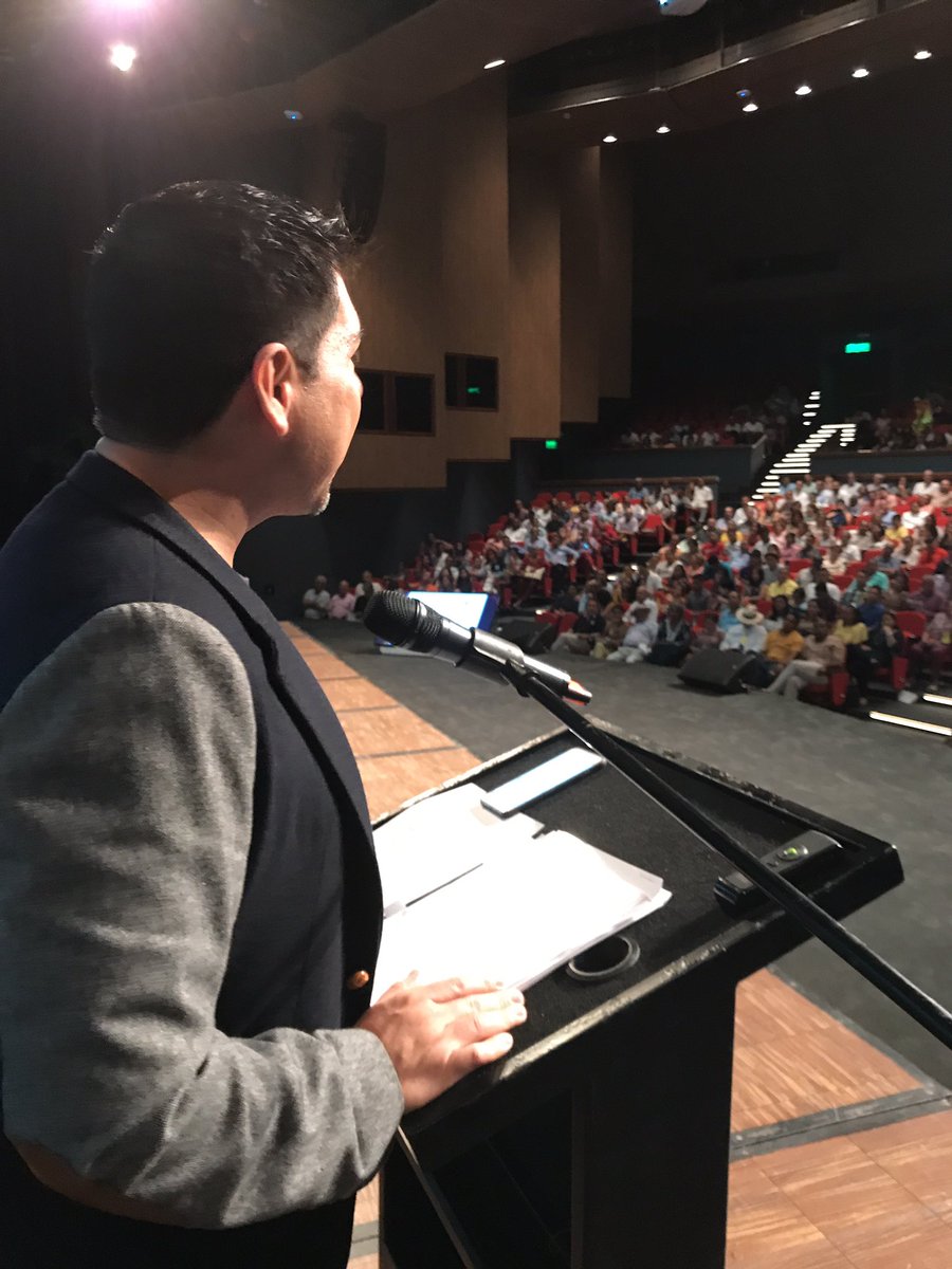 AlvaroUribeVel's tweet photo. Samuel González, Fundación Emprender de México, promotor de la ley de Emprendimiento. Foro Cartagena https://t.co/lIuxB0fTRy