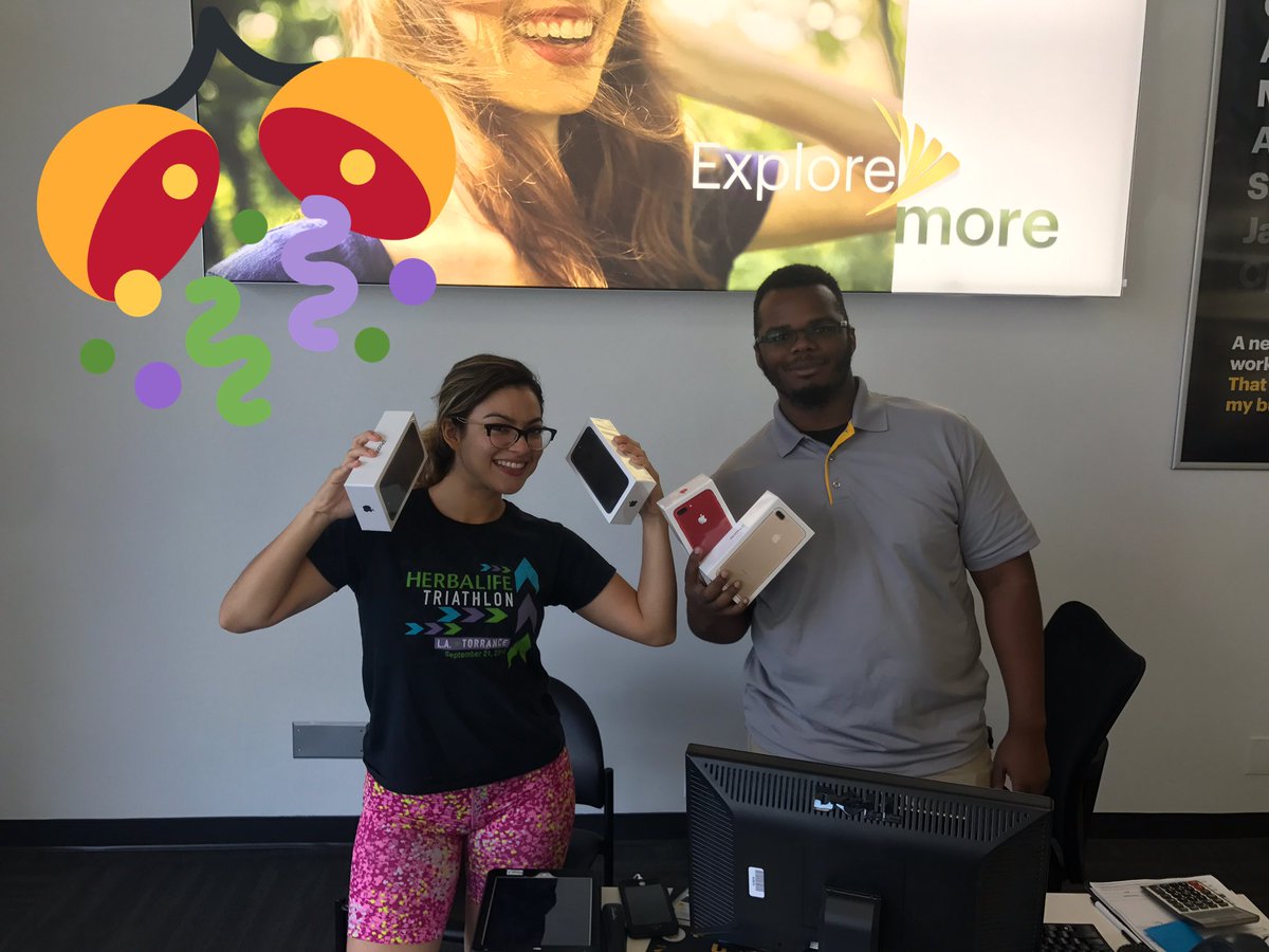 Justus_Sprint's tweet photo. Kevin Finley closing 5 line business deal! #Magical #Sprint https://t.co/xLLX158iiC
