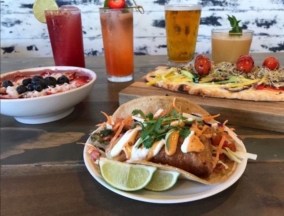 VoltBeachHouse's tweet photo. GOLDEN HOUR โข ending the work with with good eats + strong drinks! Visit our website for #happyhour specials. #oceanbeachsd #pupfriendly https://t.co/y5lPyjUFxM