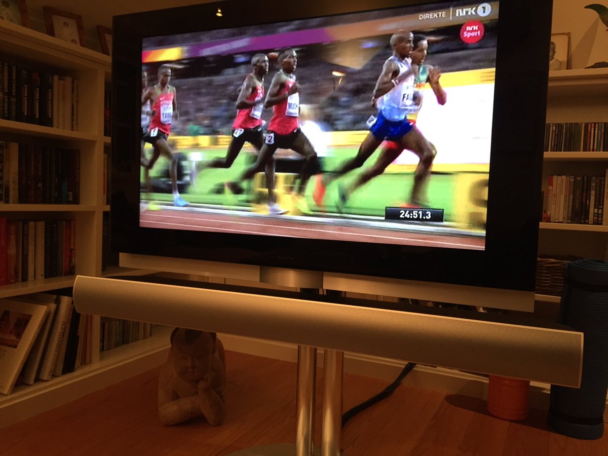 Junpuuu's tweet photo. 10000mトラックレースで淡々とタイムを刻む黒人選手達、この人達は全力で100mを走ったらどのくらいのタイムで走るのだろう？？ https://t.co/vL8qbopcYK