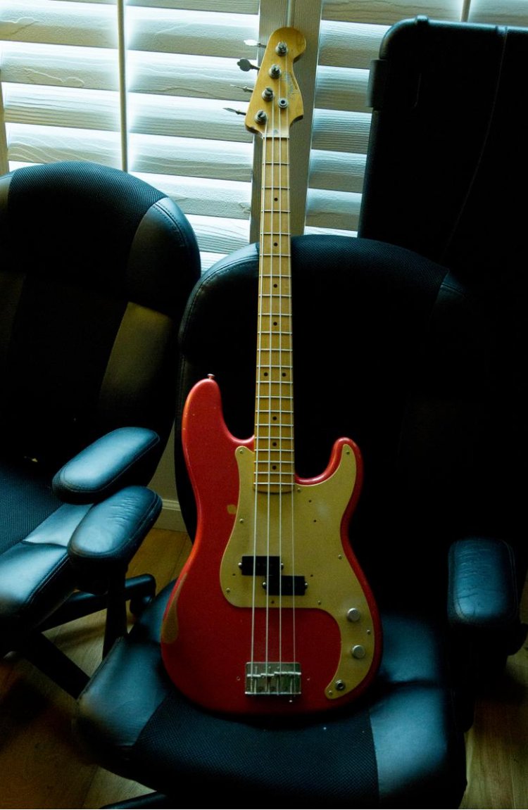 Fender's tweet photo. Fill in the blank: The #bass makes me _______. https://t.co/pMP204LviX