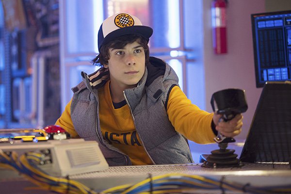 GreatShows2's tweet photo. Does anyone think Atticus Dean Mitchell from My Babysitter's a Vampire looks a lot like @PearceJoza from Mech-X4? 😆 https://t.co/ojmJKME5Ku
