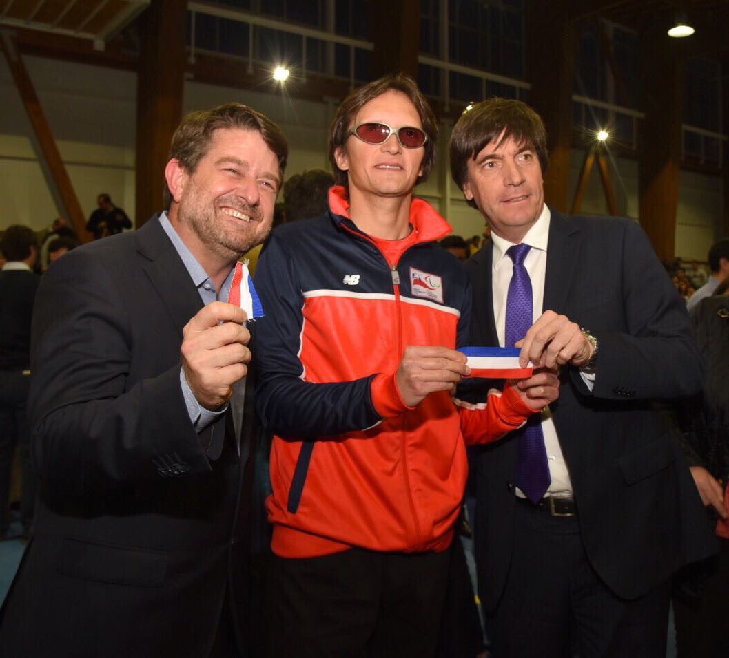 ArellanoChile's tweet photo. Un gusto compartir la inauguración de un nuevo recinto deportivo en @MuniLaFlorida estimados amigos @PabloSquellaS y Claudio @Orrego https://t.co/6ebWJesxcA