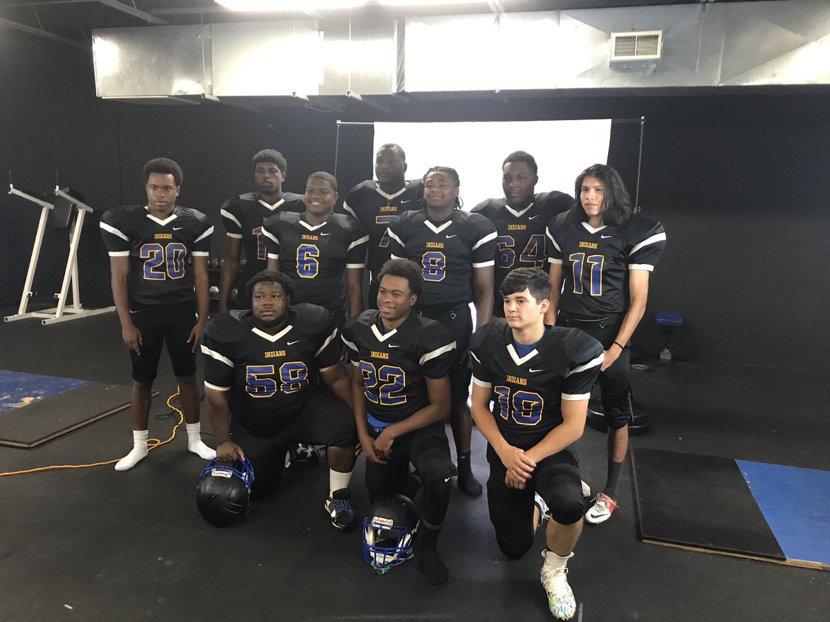 jtownporter's tweet photo. Thanks to @k_adelsberger for taking time out of his day to capture some great shots of the @NSIndiansFB seniors. @NSHSjacksonTN https://t.co/vQ29LyWS5c