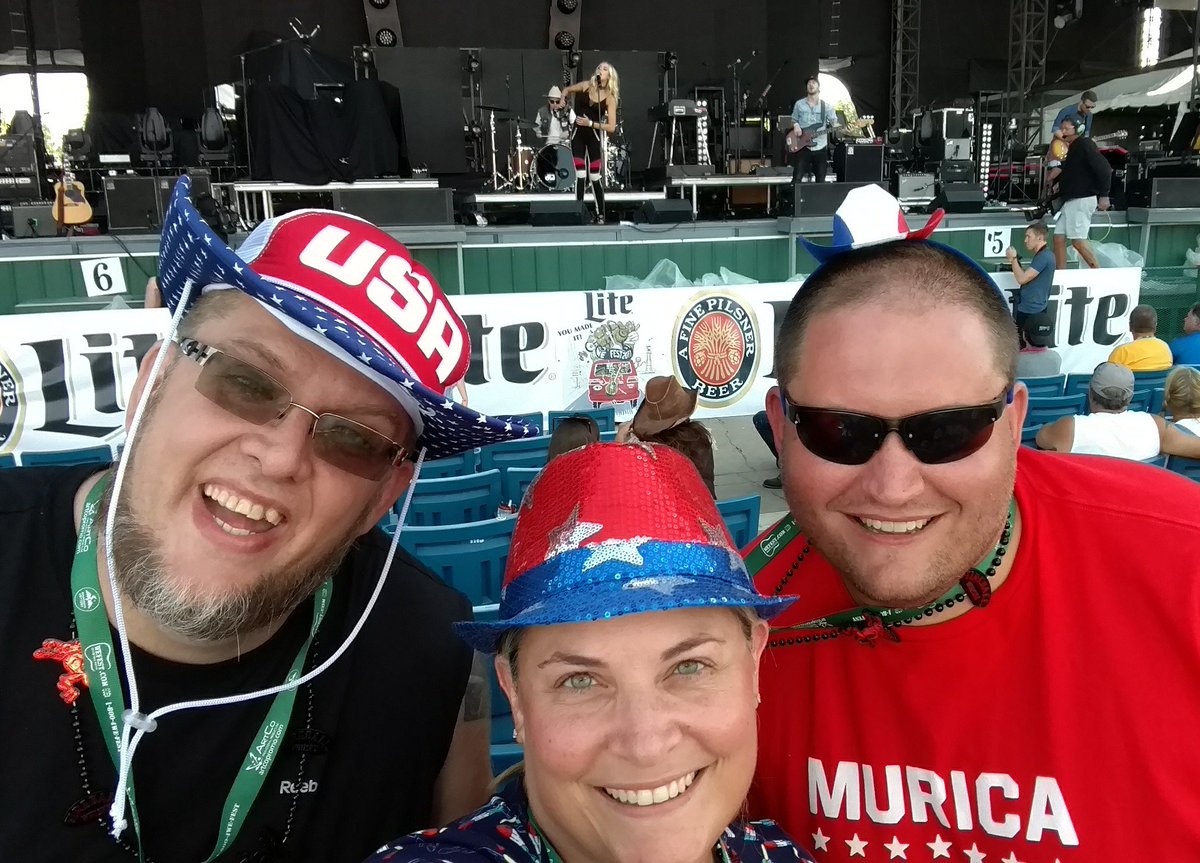 MichelleJen1974's tweet photo. 'murica @wefest @goatboy316 @wefestmn @wefest https://t.co/54JFm0BA0G