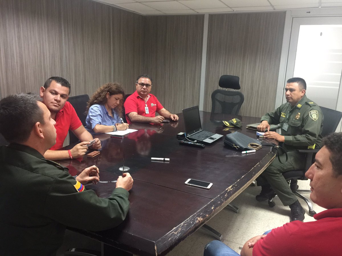 SocialMetaSec's tweet photo. Creamos alianza con nuestra @PoliciaVillavo para fortalecer las ofertas institucionales en los diferentes barrios de la ciudad. Gracias! 👍🏻 https://t.co/LIaNhAyX1G