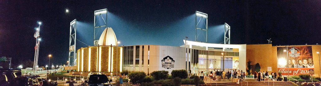 matthewice33's tweet photo. A few shots from the first half of #HOFWeek. Honored to volunteer and be a part of the biggest week in Canton, OH. @ProFootballHOF https://t.co/MWnXQpQGdn