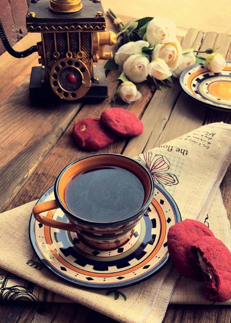 يالله ياربـي عليـك ، التسـاهيـل
انت الذي عند الصعيبـات حـلال

اسألك تهدينـا على خير ما قيـل
وتجعل لنا في منزل العز منزال