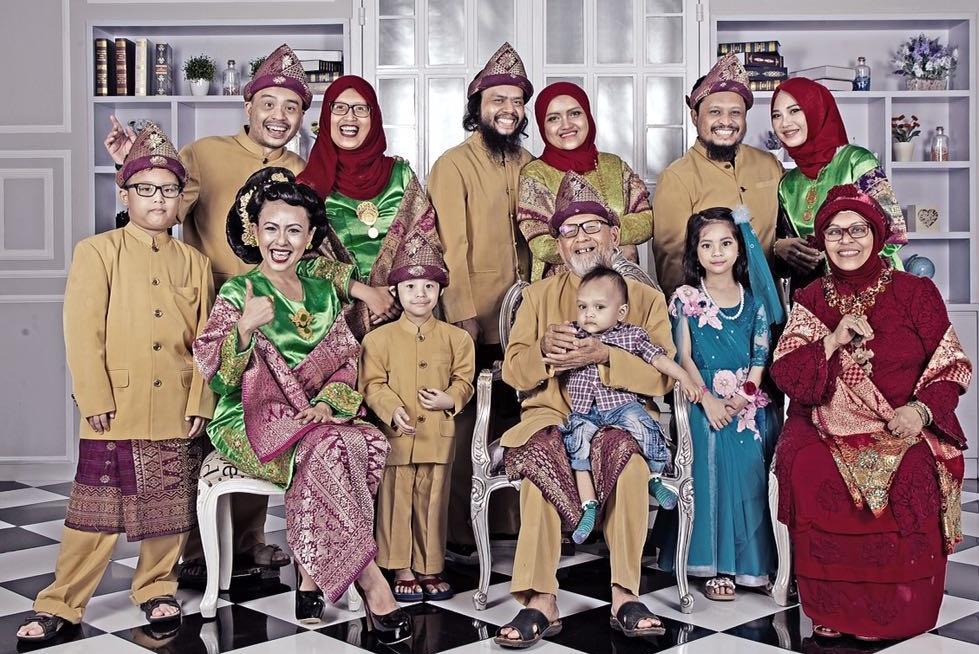 FashionAddictN's tweet photo. Fam photo 2017 https://t.co/ih67EsGqZ5