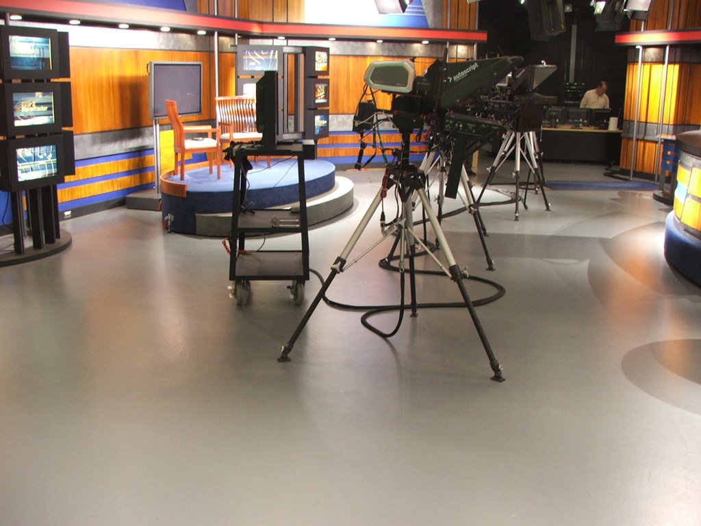 LiquidElementsM's tweet photo. Piso Stonlux en estudio de TV  https://t.co/oq1pkoTJX7 https://t.co/Z5Qd1HIRPE
