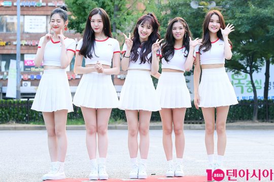 POP__Brasil's tweet photo. [📷 | PRESS] 04.08.17 • P.O.P a caminho do Music Bank #피오피 https://t.co/gBQKYJZi5y