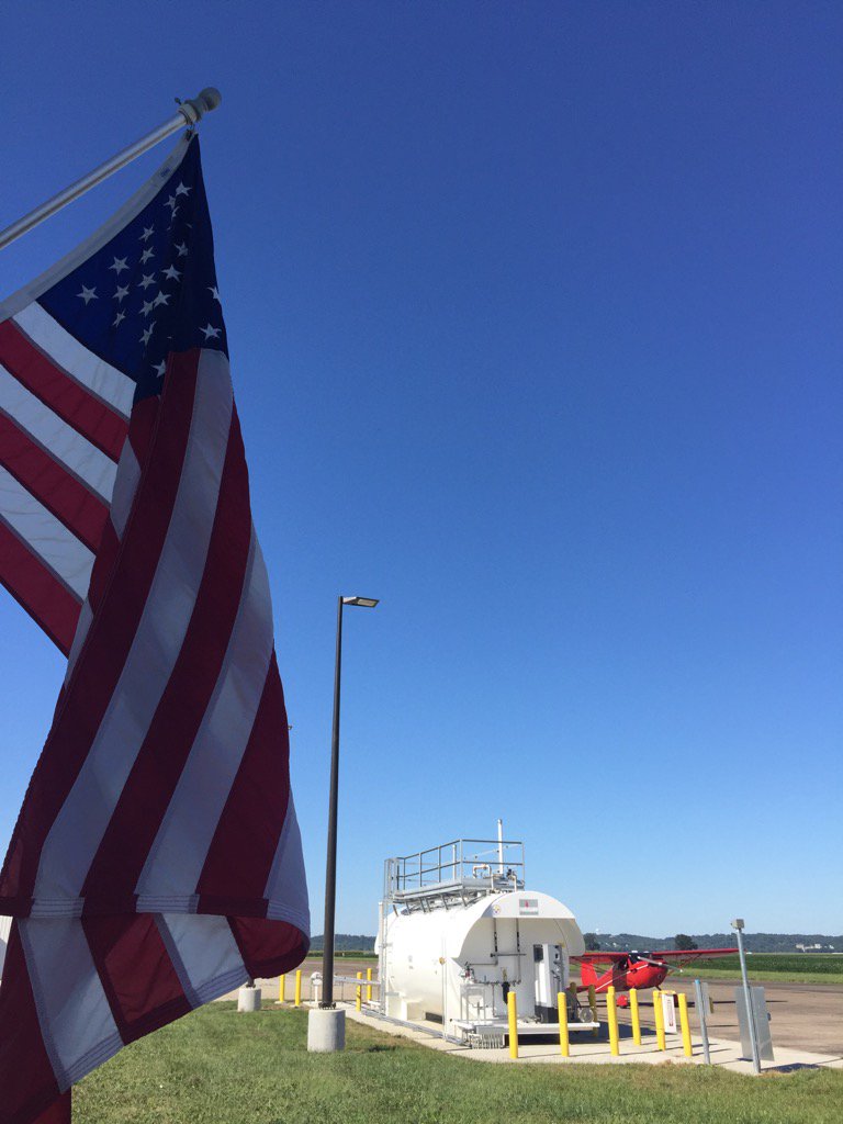 perrycoeclipse's tweet photo. Perfect #eclipse2017 day at the #PerryvilleMo Regional Airport working on #eclipse plans. #PerryCoMo #gettothepath https://t.co/uWnGrJTV3i