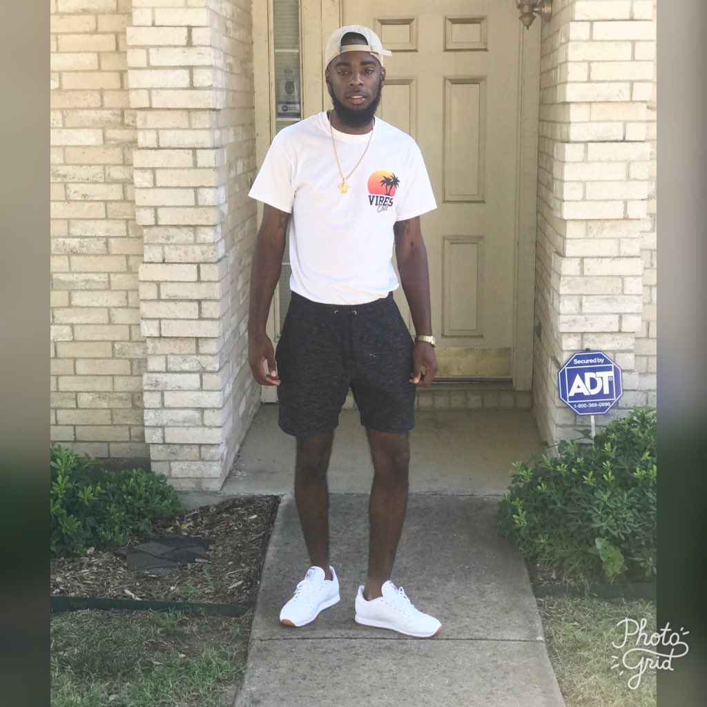 DtxBari's tweet photo. 🌴😌 #NewProfilePic https://t.co/xXsJwZPg8F