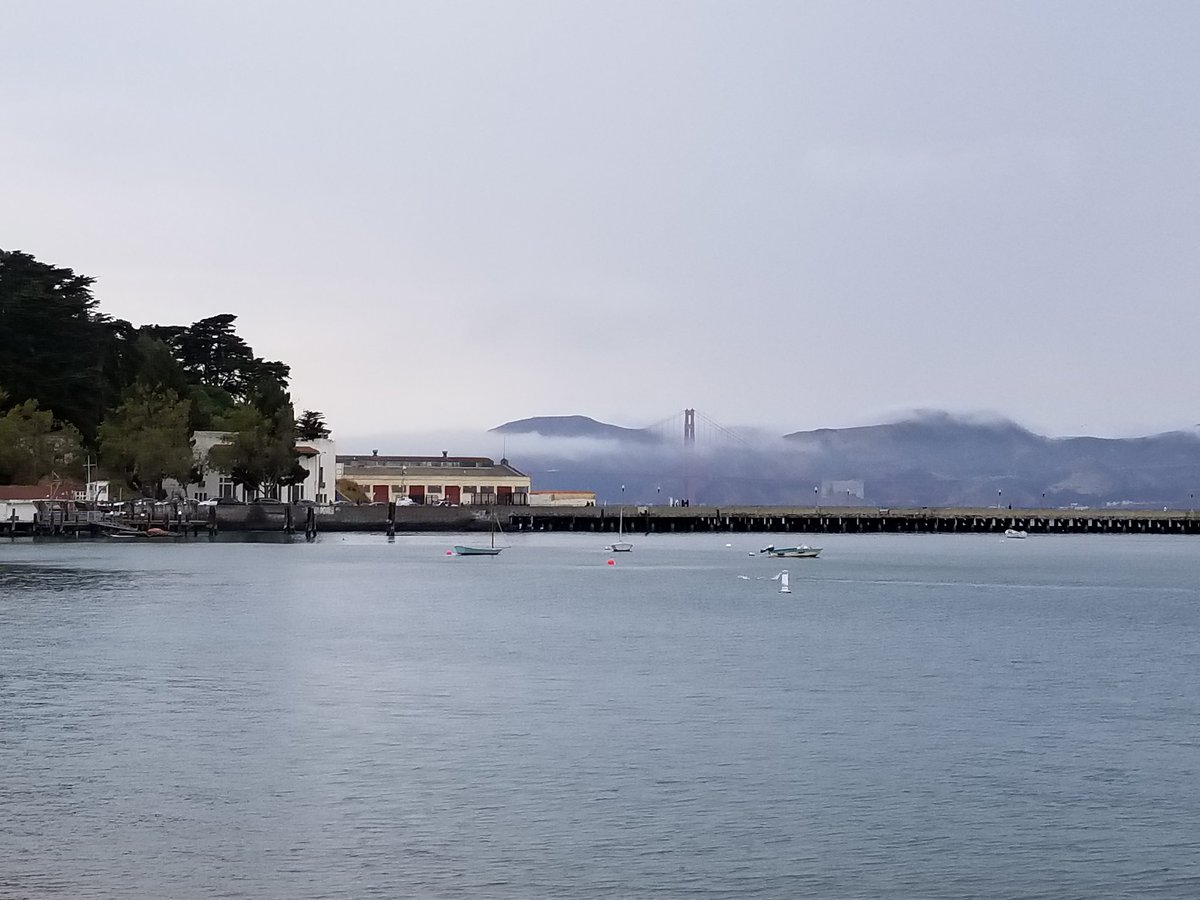 Mikey_Soriano23's tweet photo. Fog rolling in, pretty cool shot of #GoldGateBridge from Fisherman's Wharf.
#SanFrancisco https://t.co/qSRkwH7RQV