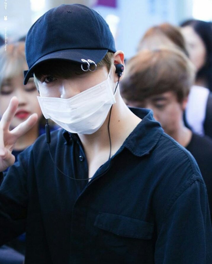 jungkook_spain's tweet photo. [HD] 03.08.2017

#Jungkook en el Aeropuerto de Incheon camino al Music Bank de Singapur

Pd :su lunar es hermoso😍

©owner ||Yun ⭐ https://t.co/SpJwUfmwMc