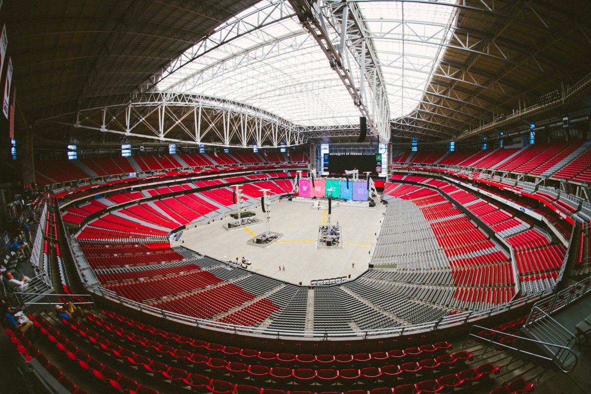 Doors open in 45 minutes! Whose coming out tonight?? #WorldWired #avengedsevenfold 📷:<a href="/rafacore/">Rafa Alcantara</a>