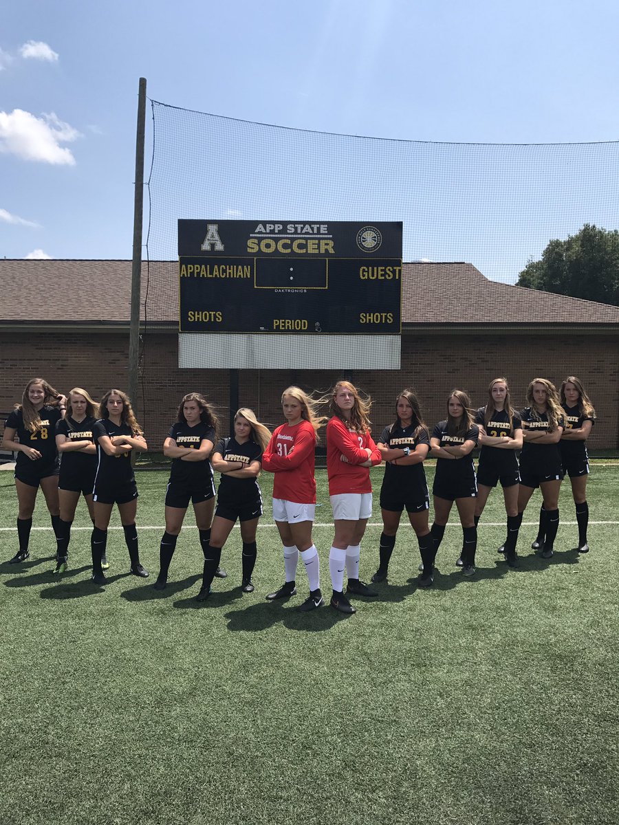 MaryPerkins05's tweet photo. Start of a new chapter with all of my favorite people!! 💛🖤💛🖤 #asuws #goneers https://t.co/N3jWMriNyM