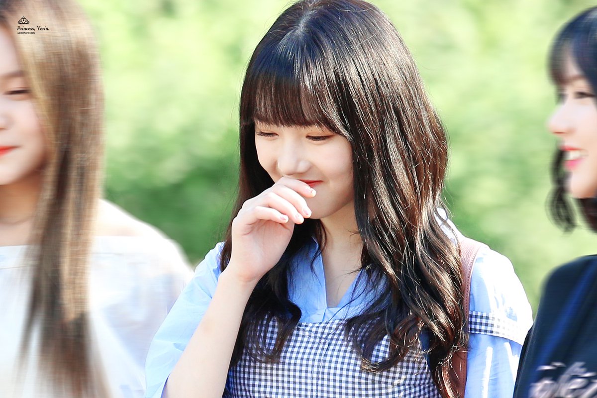 PrincessYerin96's tweet photo. 170804 #여자친구 #예린 
여신님 안녕
https://t.co/7igpz254lB https://t.co/2UkHAA55VL